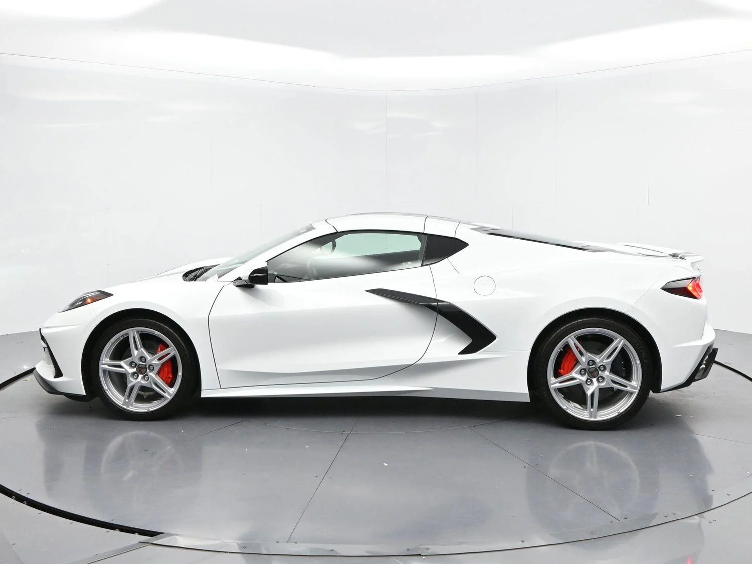 Used 2024 Arctic White Chevrolet 1LT image 3