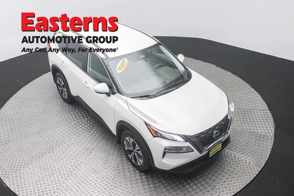Used 2023 White Nissan SV image 3