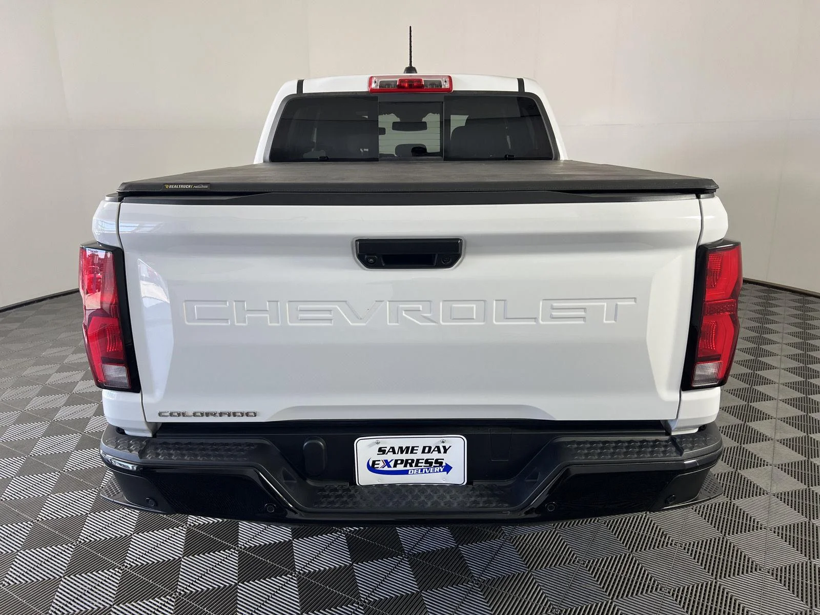 Used 2024 Summit White Chevrolet Z71 image 26