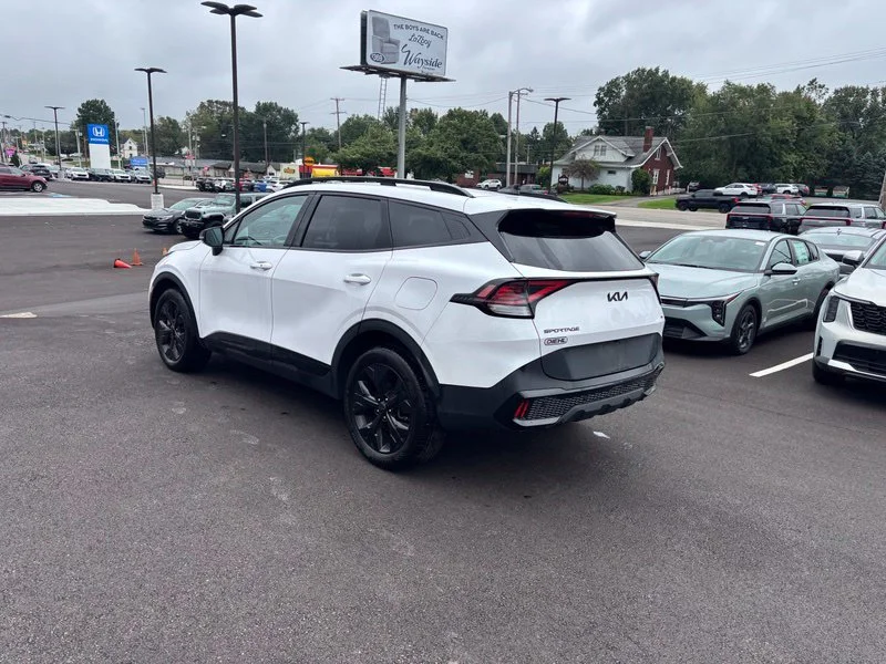 Used 2025 White Kia X-Line image 6