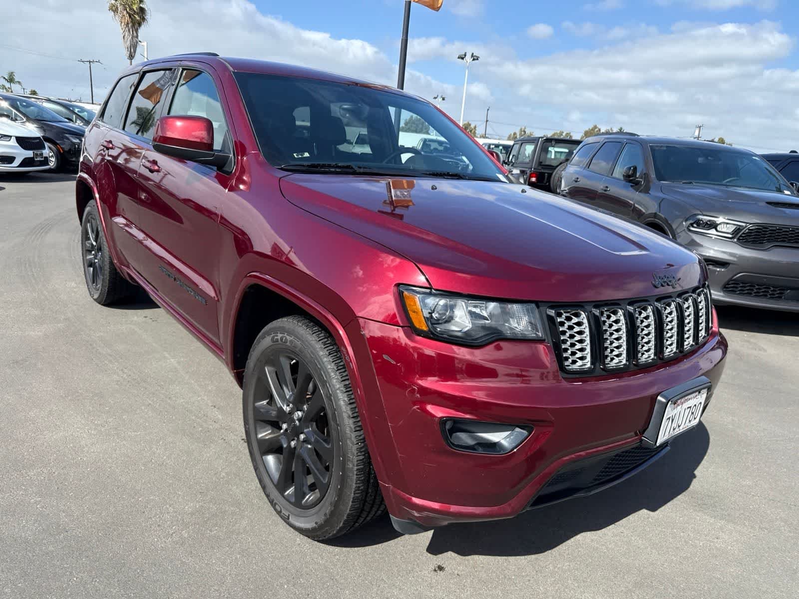 Used 2017 Velvet Red Pearlcoat Jeep Altitude image 7