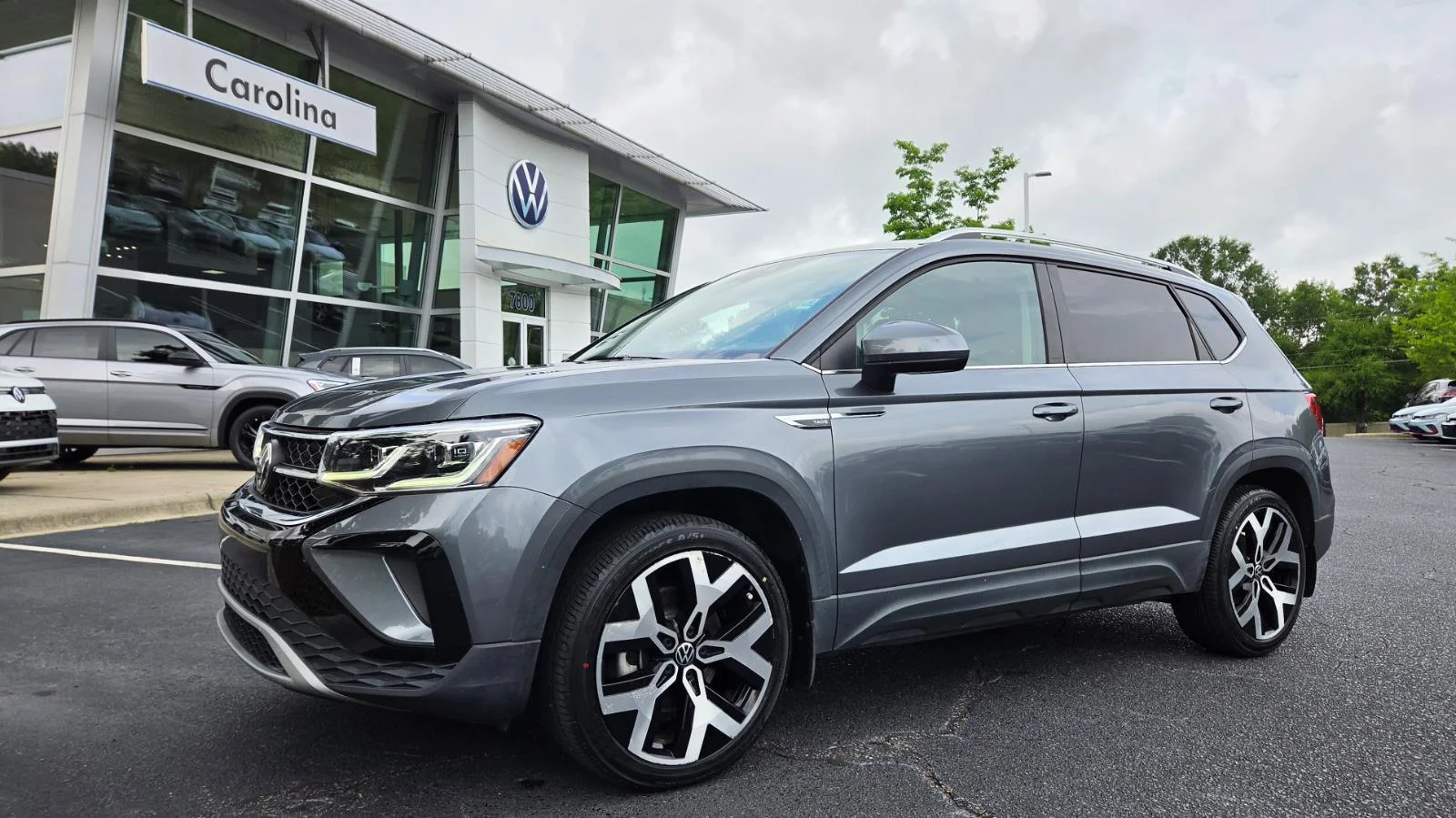 2022 Volkswagen Taos 1.5T SEL 4Motion's photo