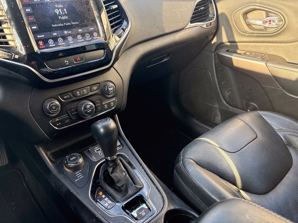 Used 2019 Billet Silver Metallic Clearcoat Jeep Limited image 24