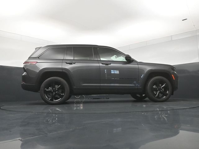 New 2026 Baltic Gray Metallic Clear-Coat Exterior Paint Jeep Limited image 24