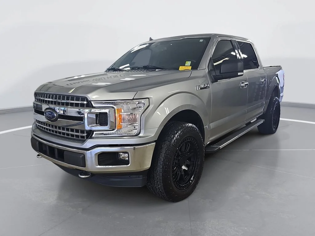 Used 2020 Silver Ford XLT image 9