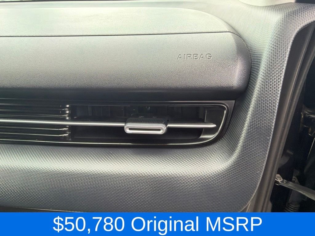 Used 2023 Black Hyundai SE image 15