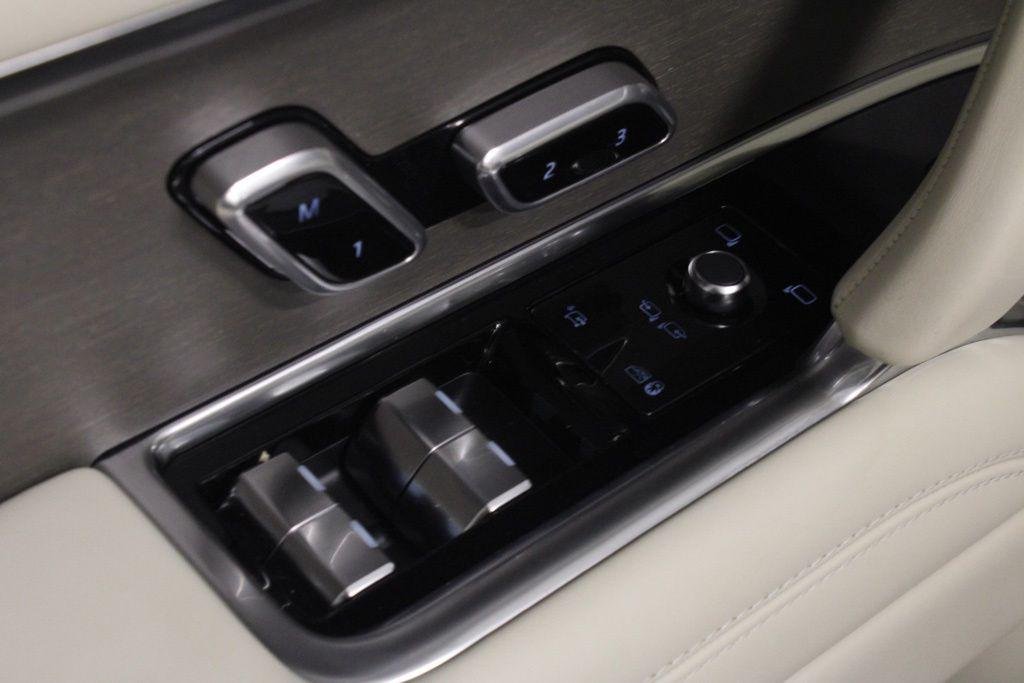 New 2026 Santorini Black Land Rover SV image 19