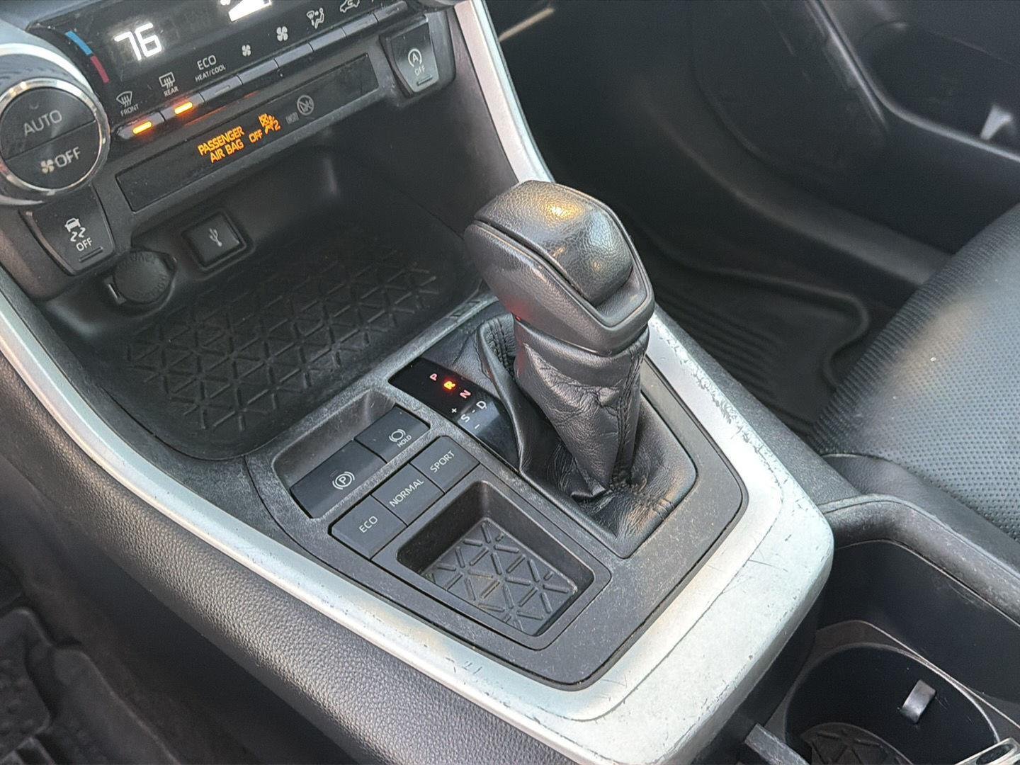Used 2022 White Toyota XLE image 28