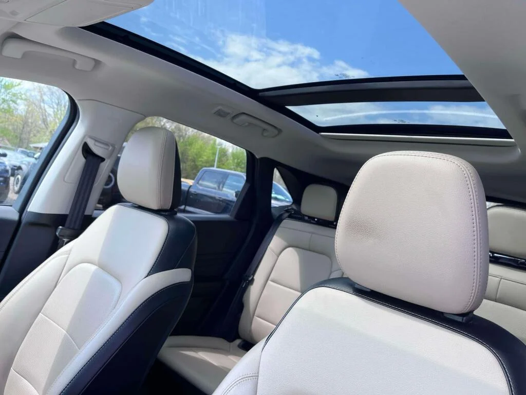Used 2022 Rapid Red Metallic Tinted Clearcoat Ford SEL image 6