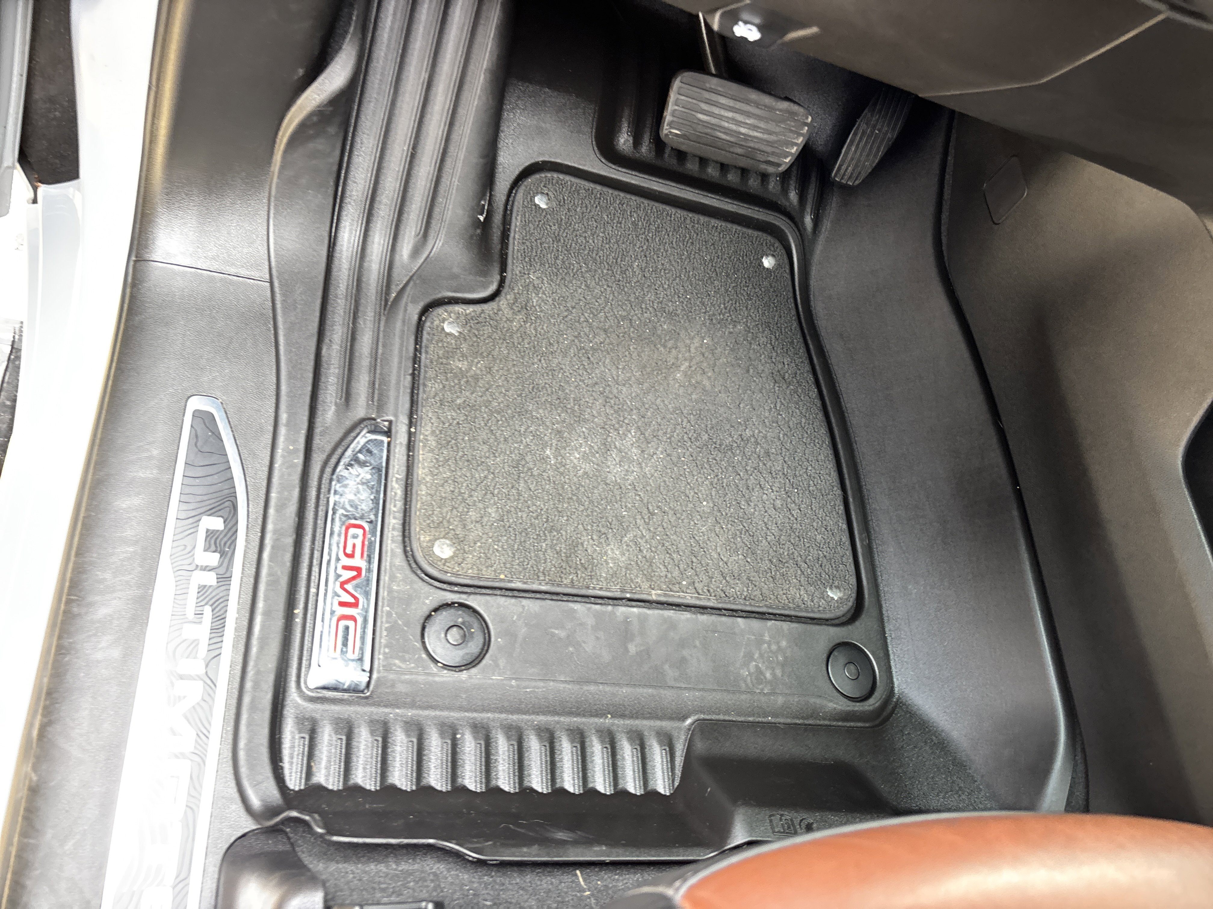 Used 2024 Thunderstorm Gray GMC Denali Ultimate image 19