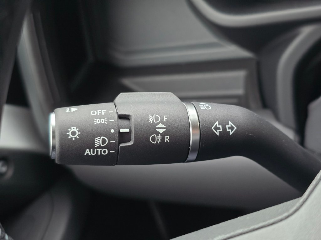 New 2026 Fuji White LAND ROVER X-Dynamic SE image 27