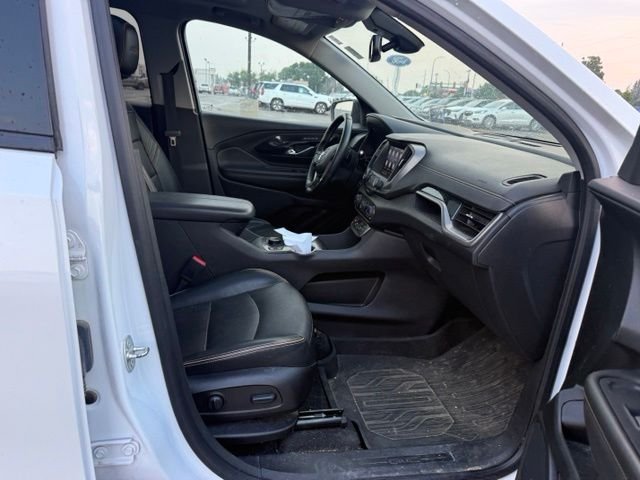 Used 2023 White GMC AT4 image 12