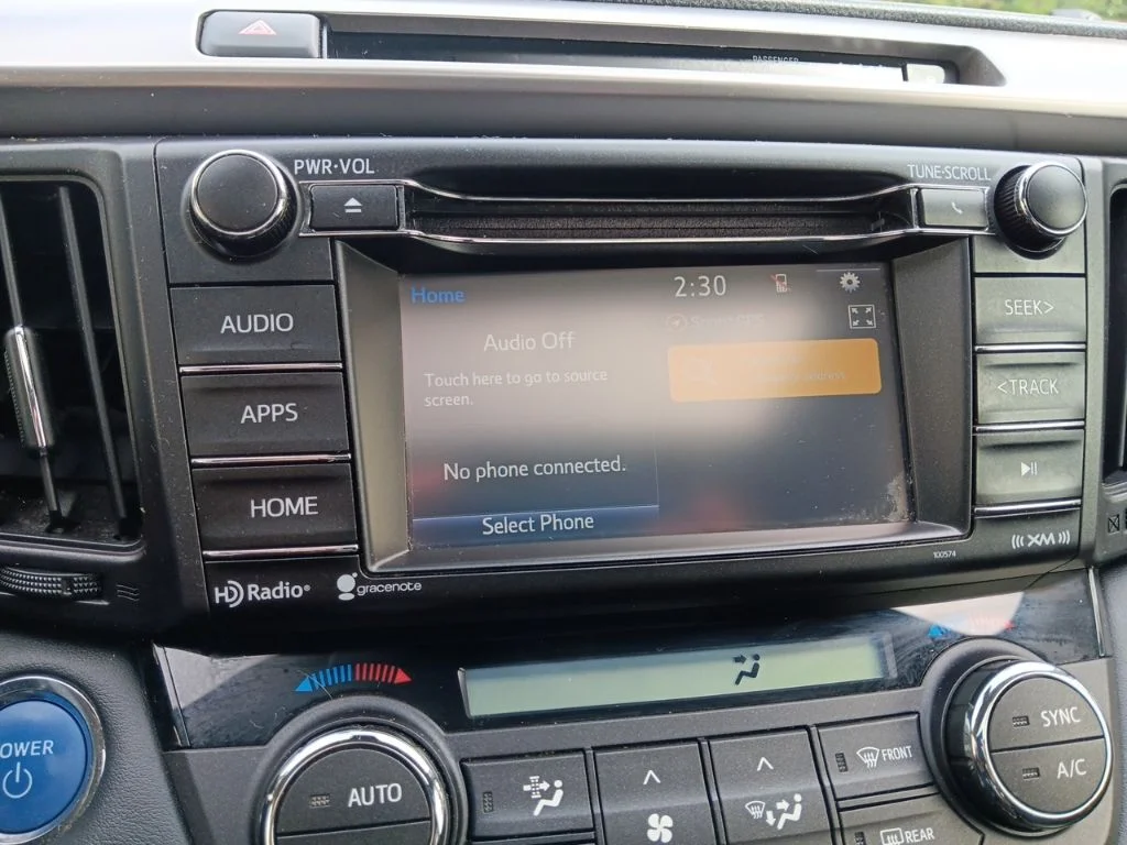 Used 2018 Galactic Aqua Mica Toyota XLE image 20