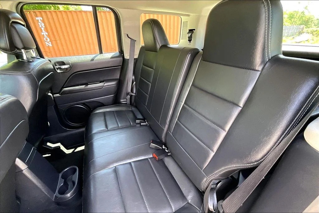 Used 2015 Gray Jeep Latitude image 20