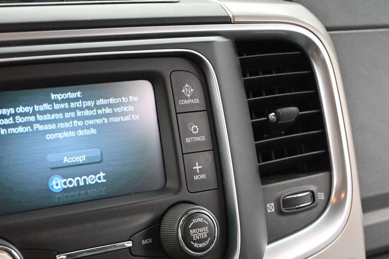 Used 2015 Bright Silver Metallic Clearcoat Ram SLT image 20