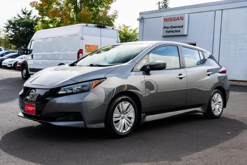 Used 2025 Gray Nissan S image 3