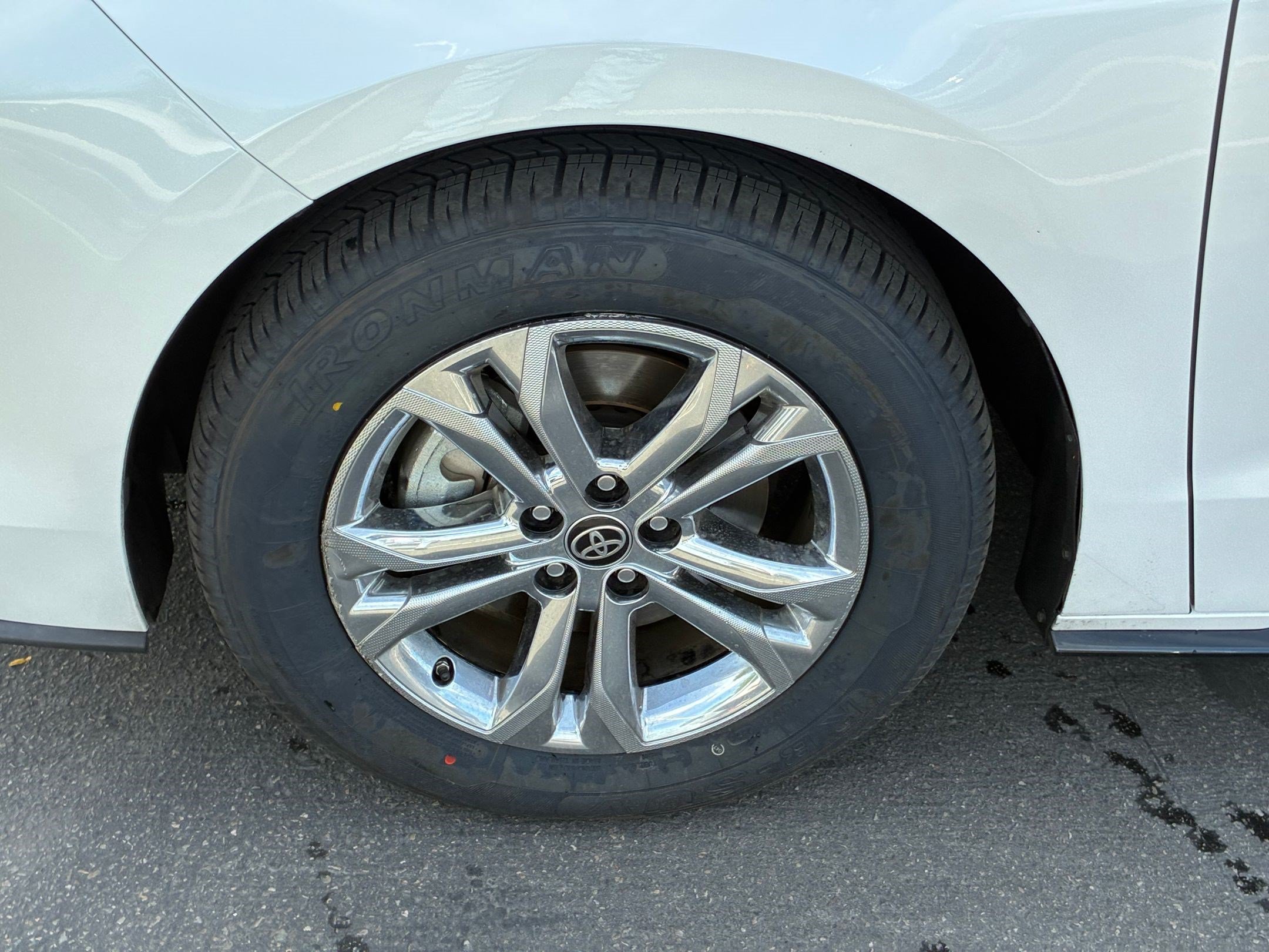 Used 2023 Ice Cap Toyota Platinum image 11
