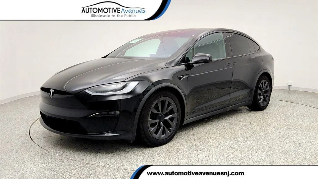 2024 Tesla Model X Long Range's photo