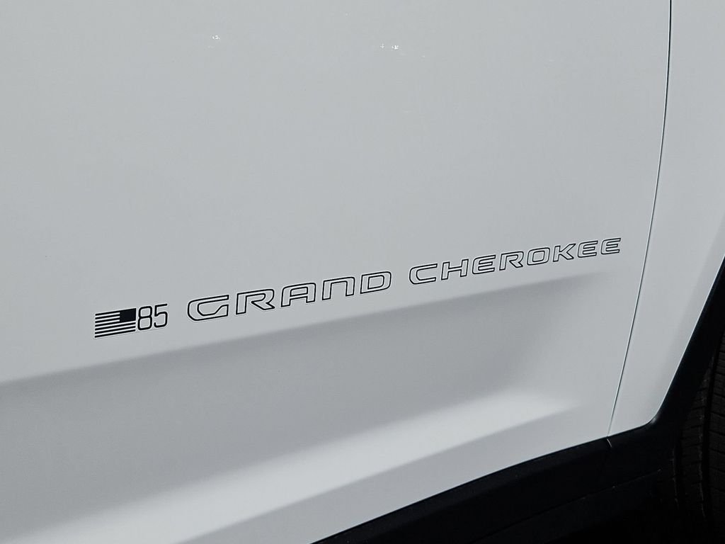 New 2026 Bright White Clear-Coat Exterior Paint Jeep Limited image 26