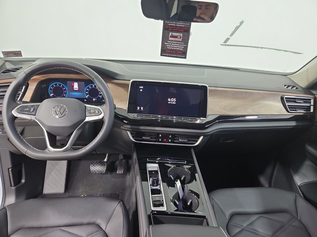 New 2026 White/off-white Volkswagen SE w/Technology image 12