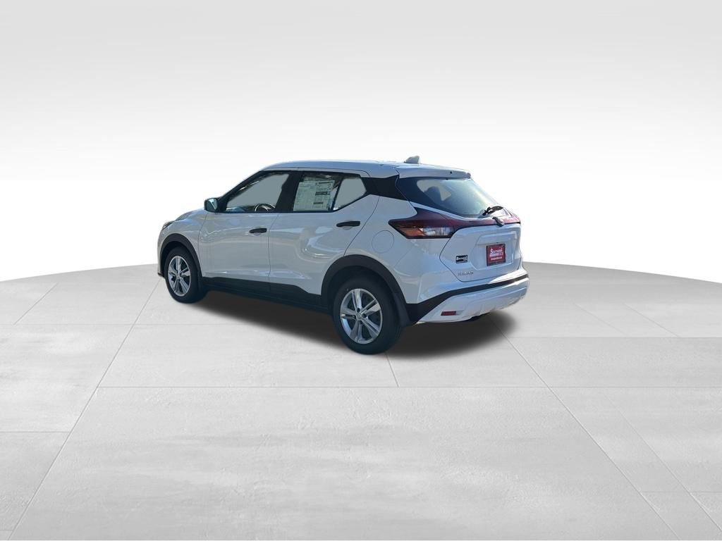 2025 Nissan Kicks Play S photo 2