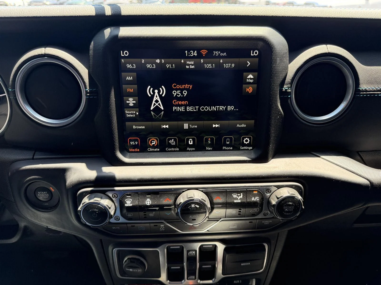Used 2023 Bright White Jeep Rubicon image 11