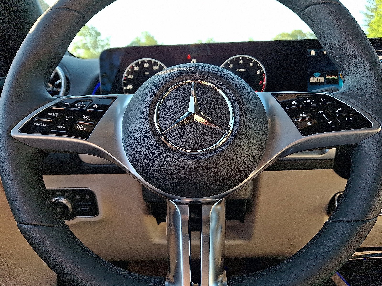 Used 2026 Polar White Mercedes-Benz GLB 250 image 12