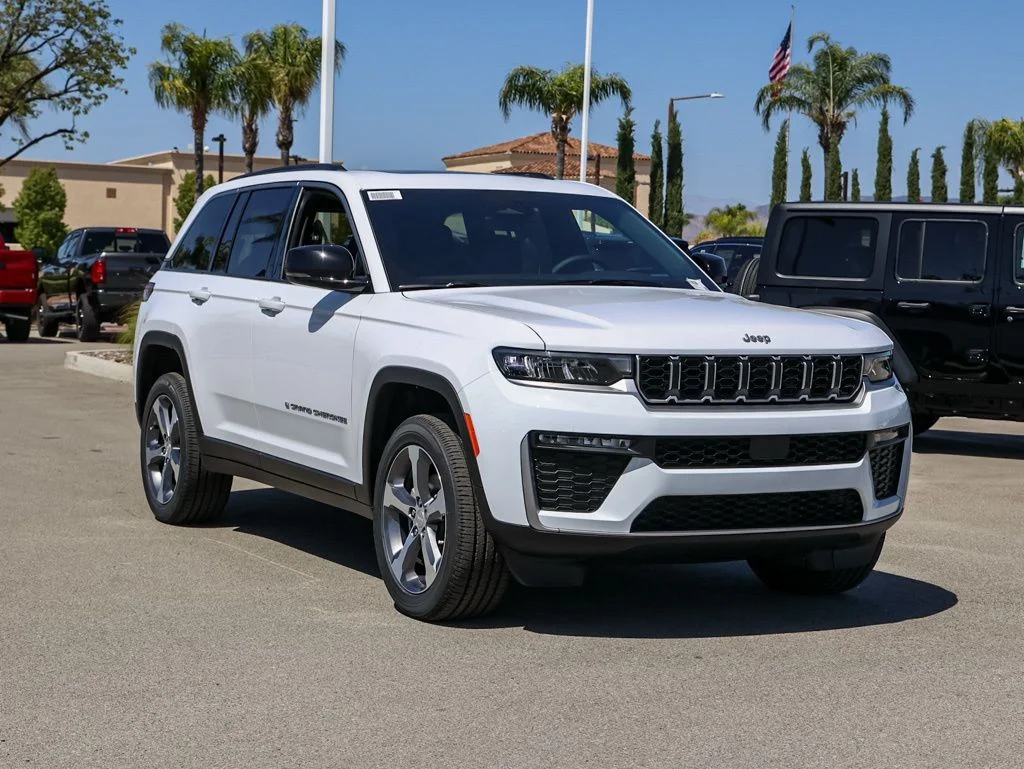 New 2026 Bright White Clear-Coat Exterior Paint Jeep Limited image 1