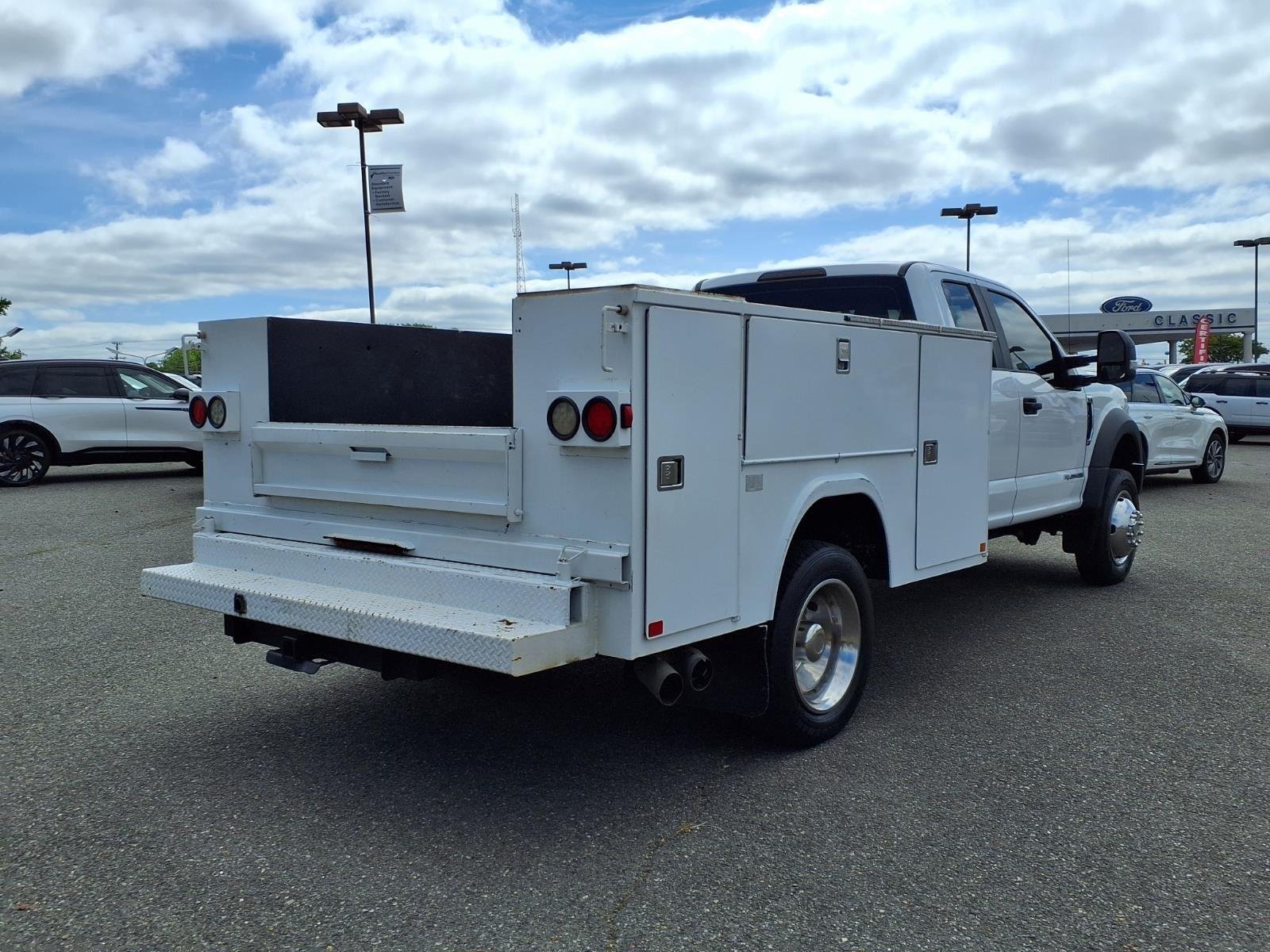 Used 2017  Ford XL image 2