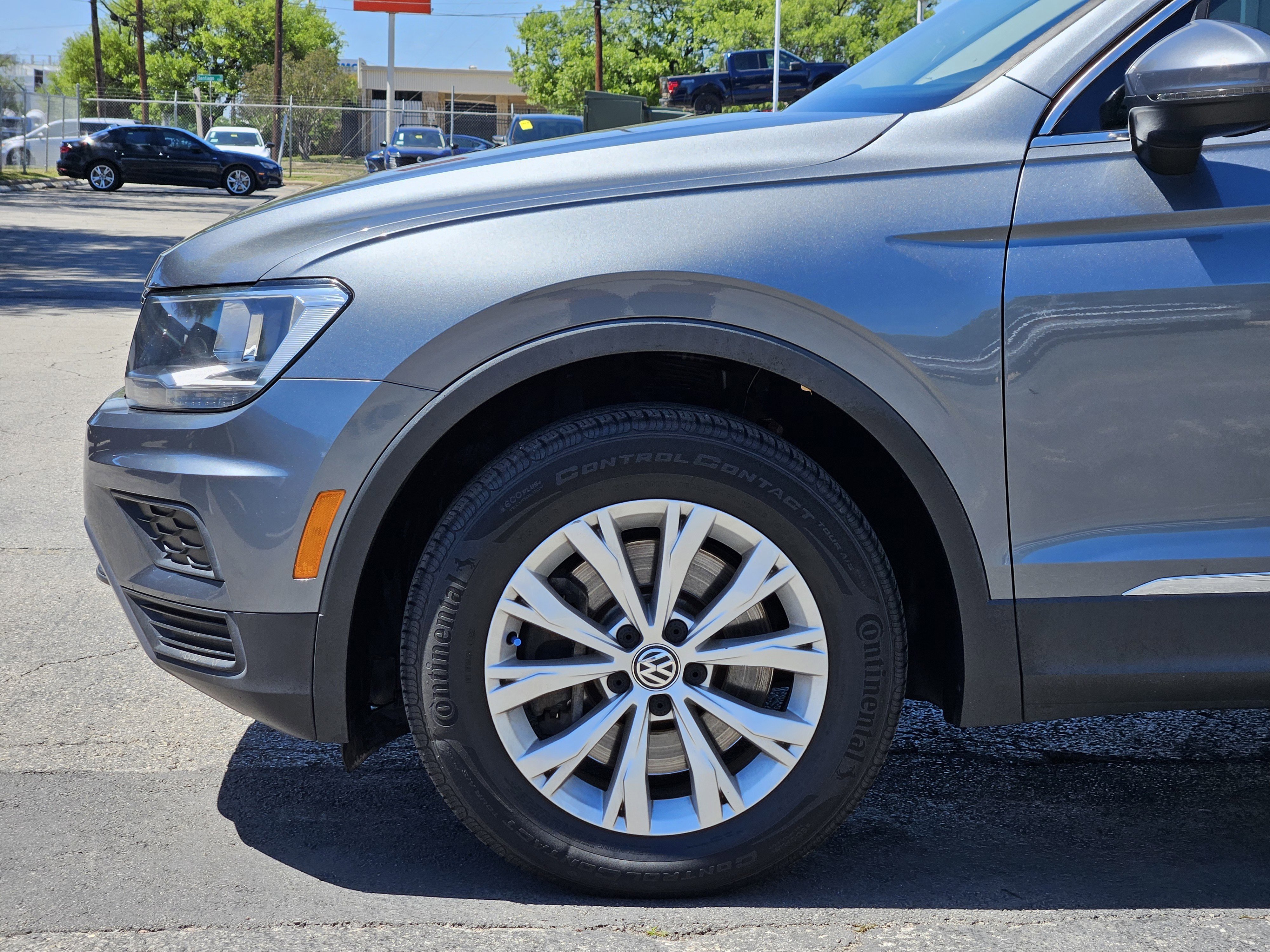 Used 2018 GRAY Volkswagen 2.0T SE 4Motion image 9