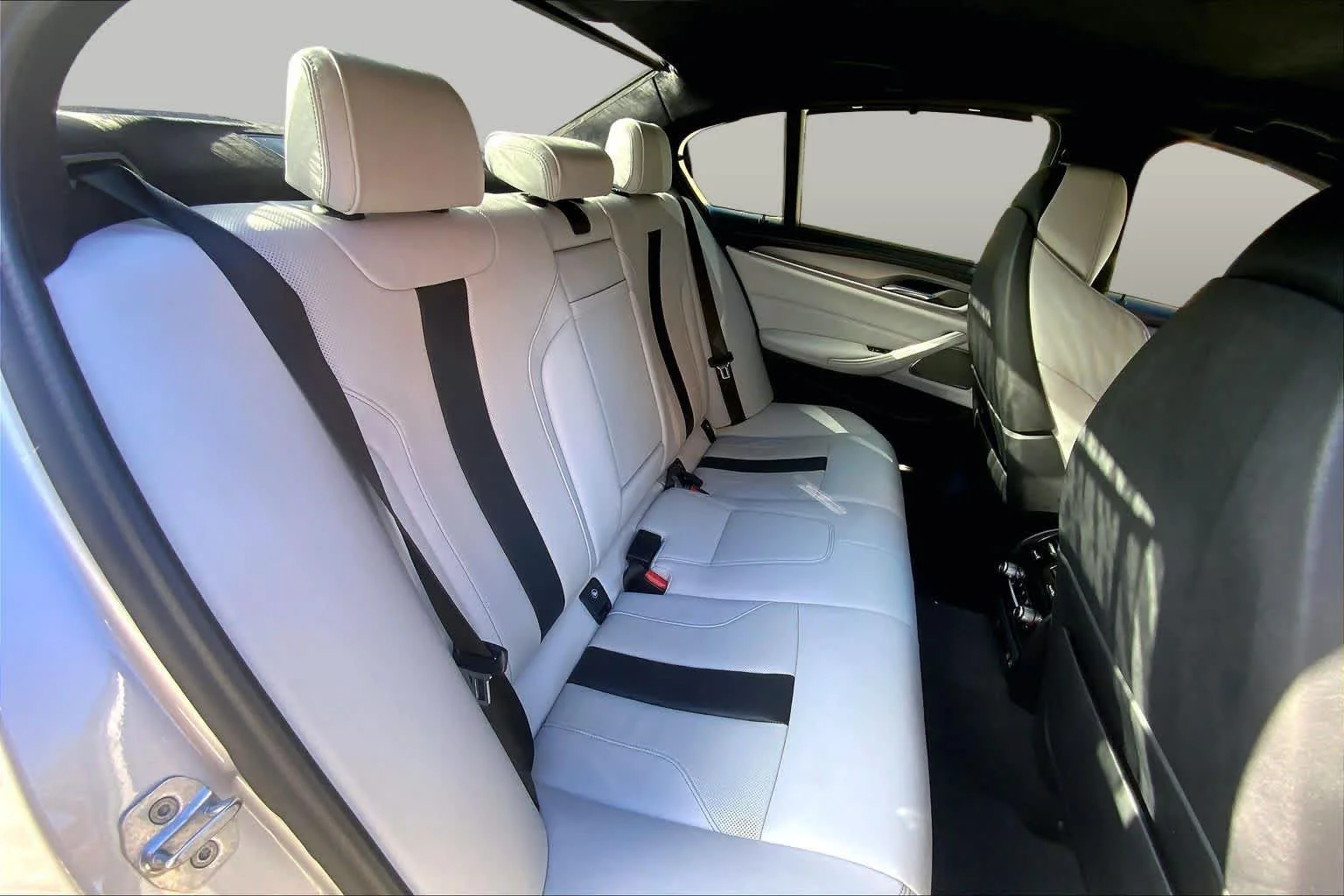Used 2020 Rhodonite Silver Metallic BMW  image 18