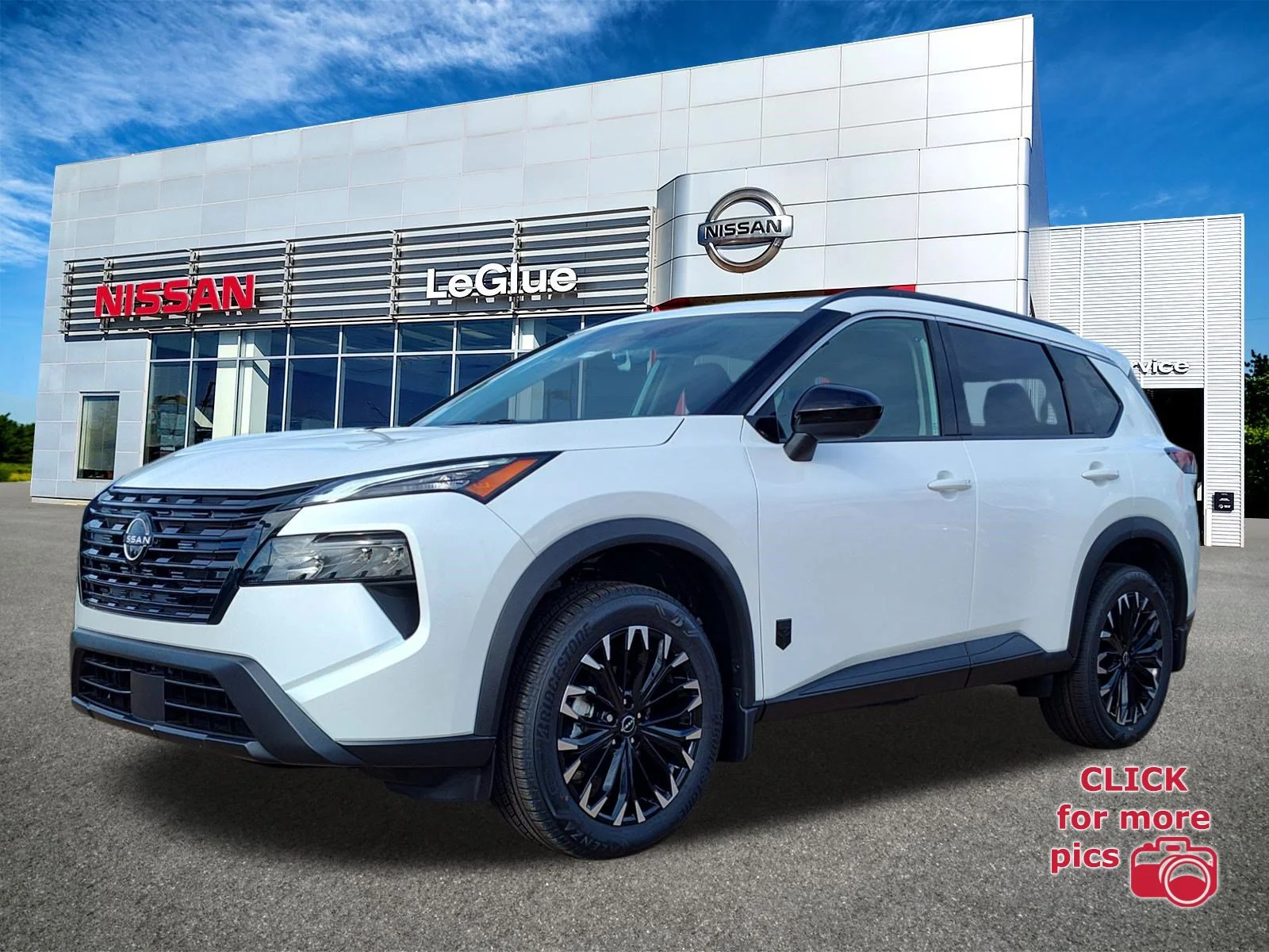 2026 Nissan Rogue Dark Armor's photo