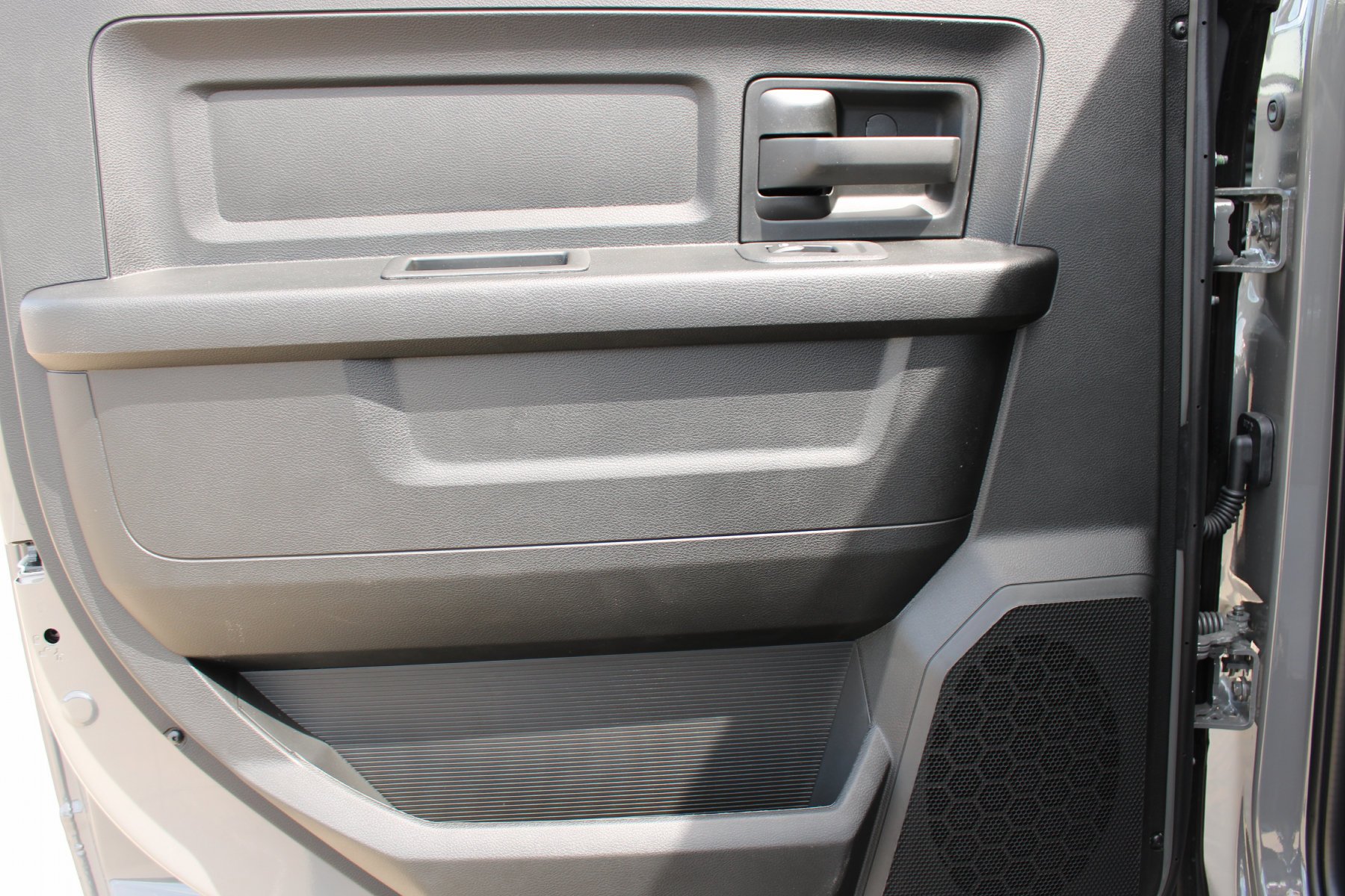 New 2026 Ceramic Gray Clear-Coat Exterior Paint RAM Black Express Crew Cab 4x4 image 16