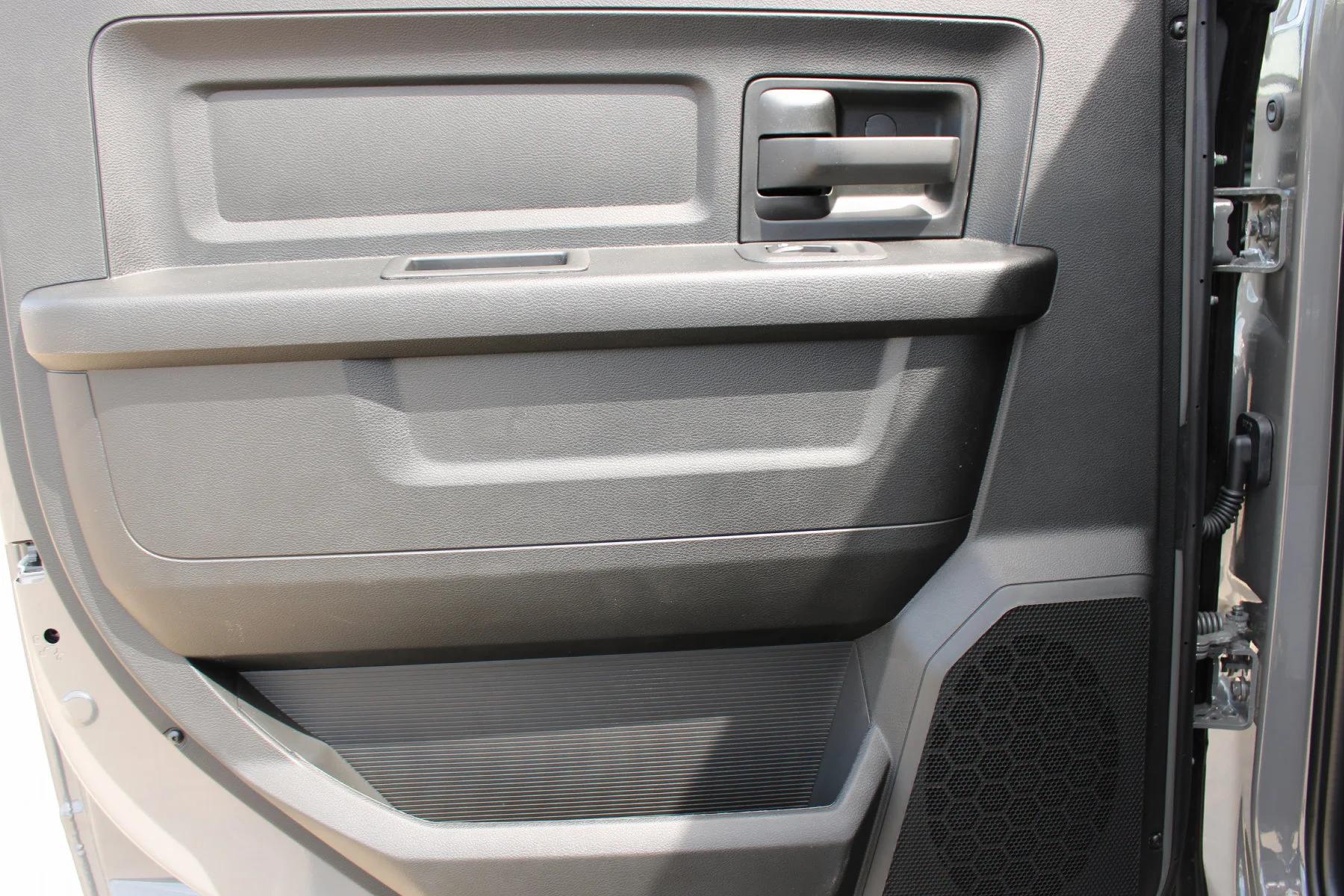 New 2026 Ceramic Gray Clear-Coat Exterior Paint RAM Black Express Crew Cab 4x4 image 16