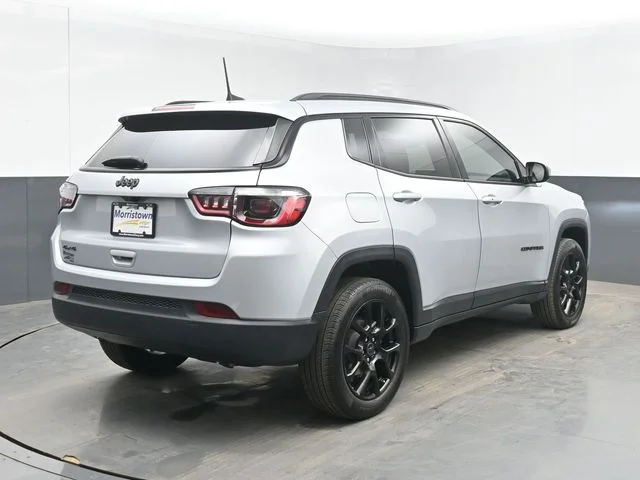 Used 2025 Silver Jeep Latitude image 13