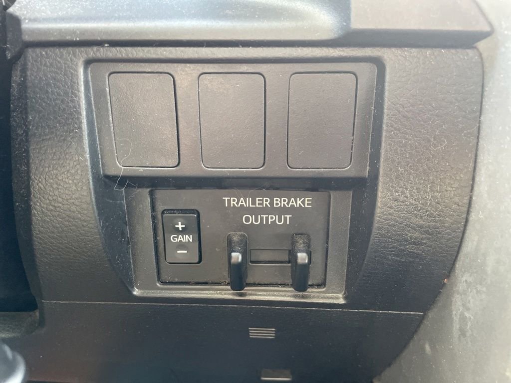 Used 2020 White Toyota SR5 image 28