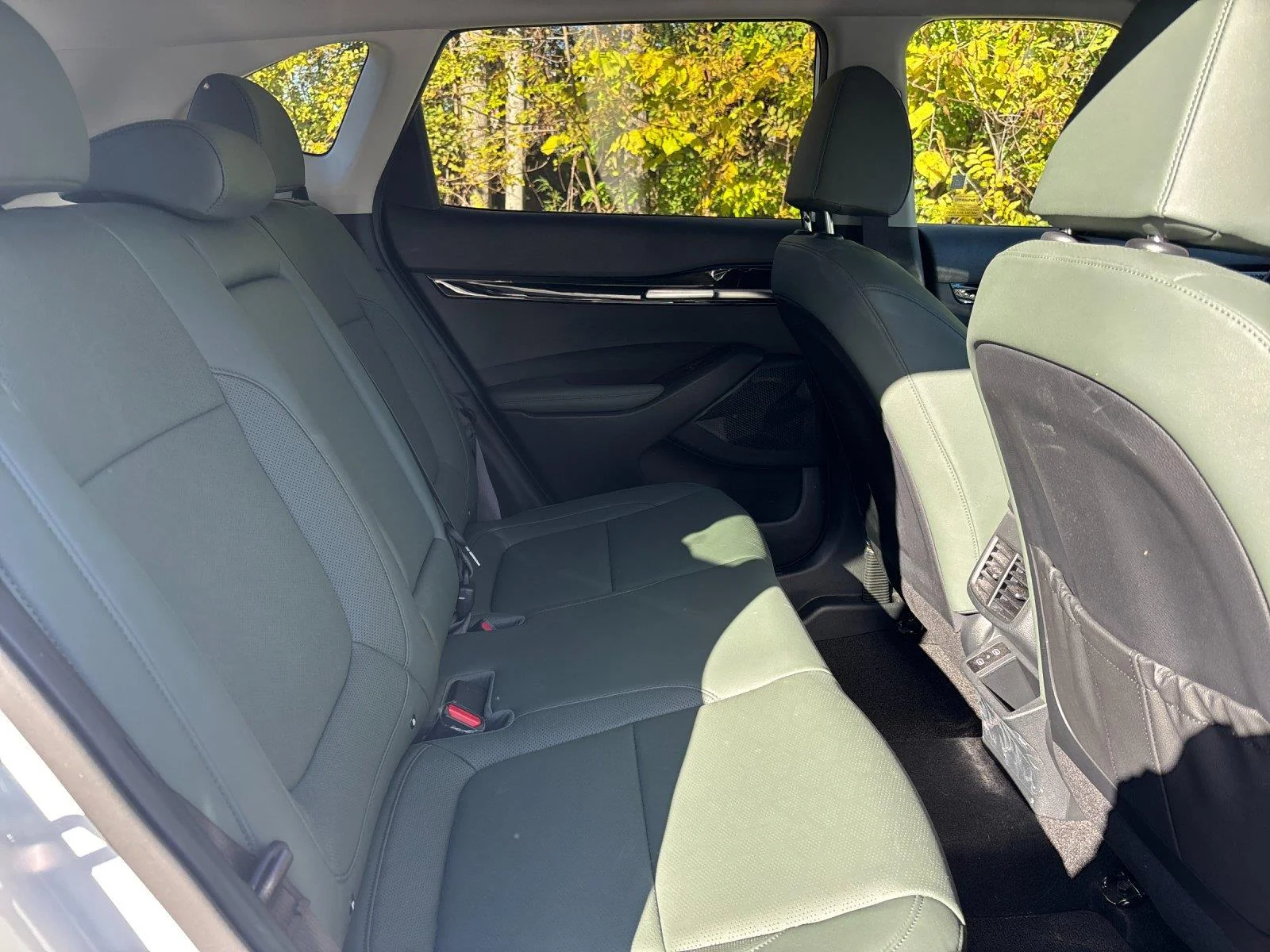 Used 2024 Snow White Pearl Kia SX image 37