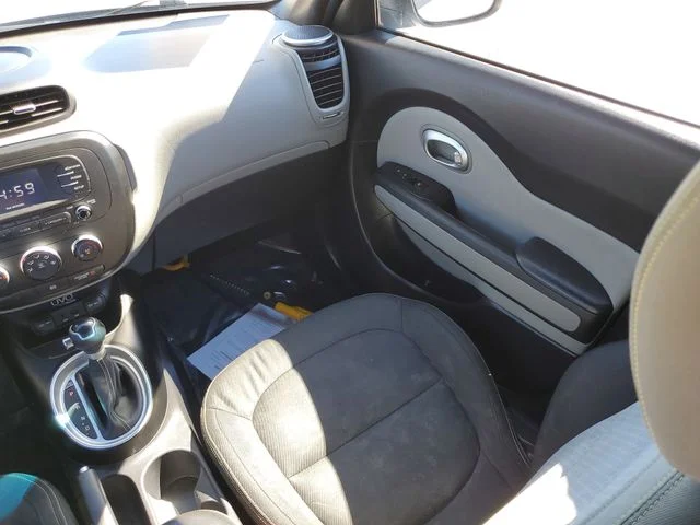 Used 2014 Silver Kia Plus image 15