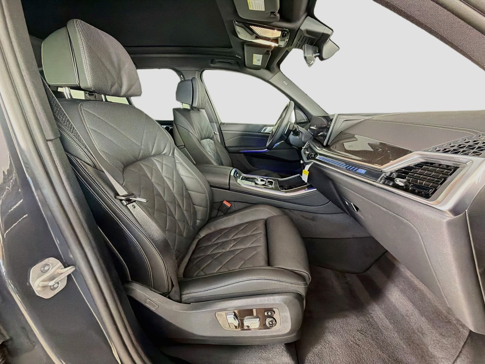 2026 BMW X5 M60i - Photo 30