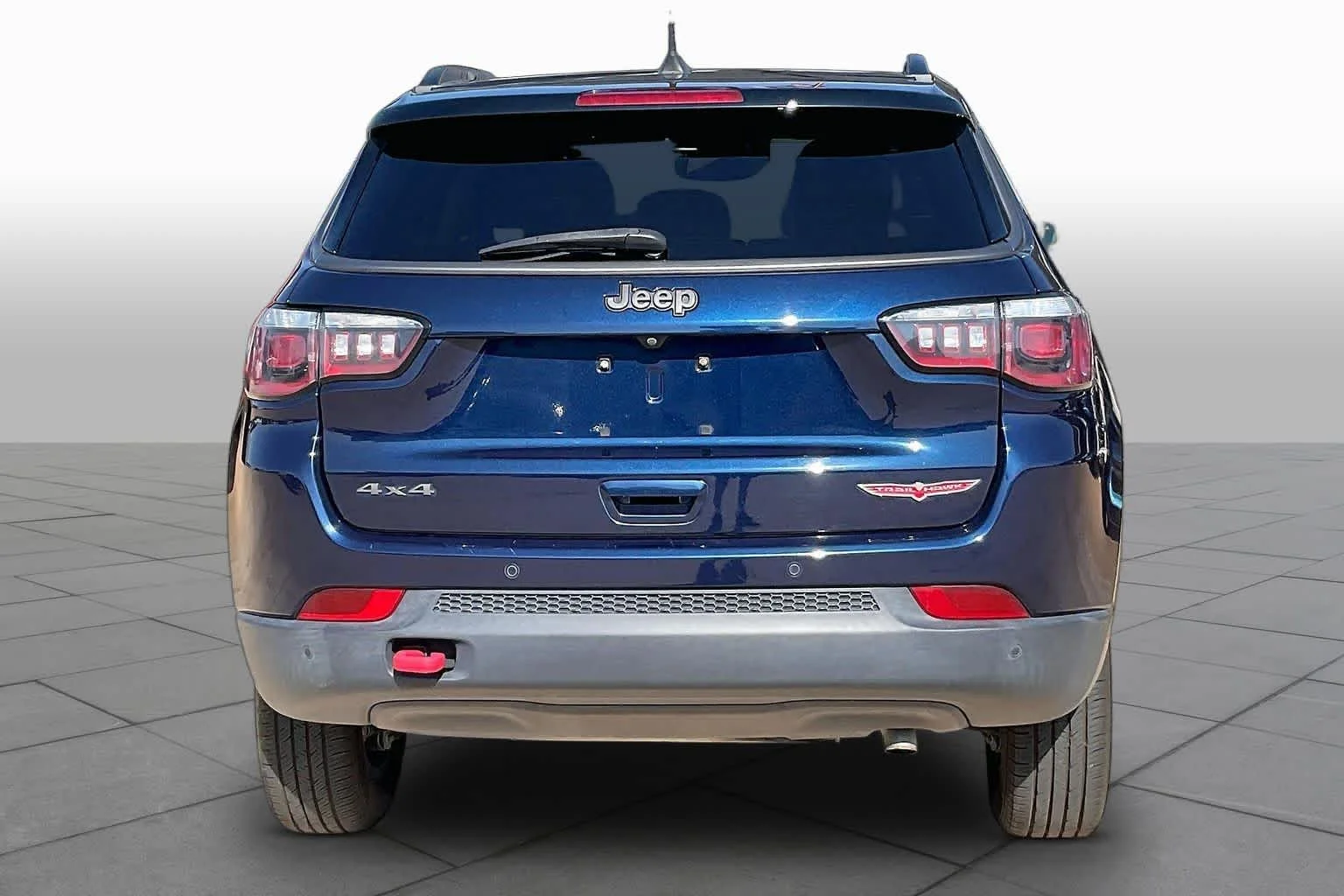 Used 2019 Jazz Blue Pearlcoat Jeep Trailhawk image 5