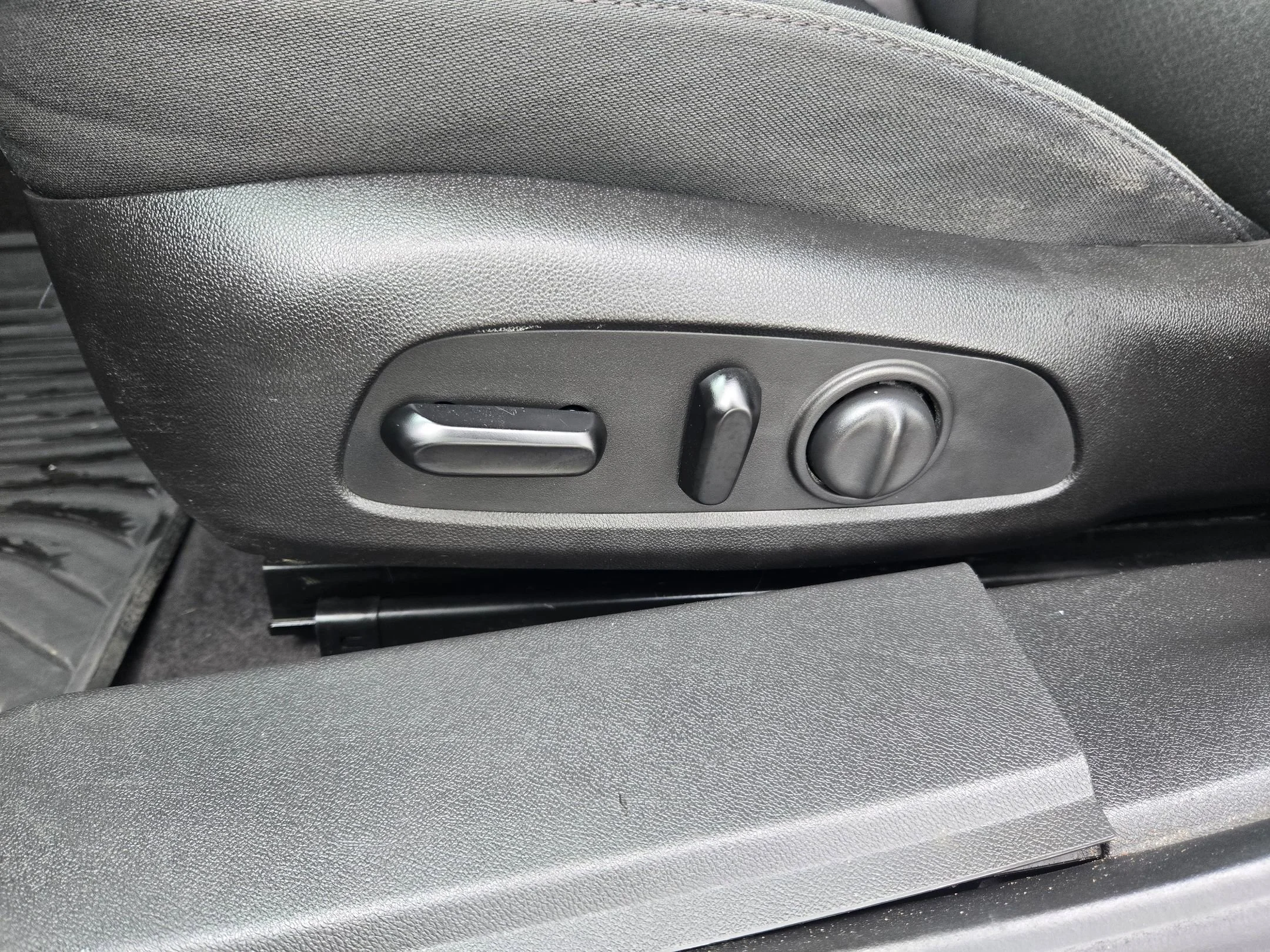 Used 2016 Silver Ice Metallic Chevrolet LT image 23