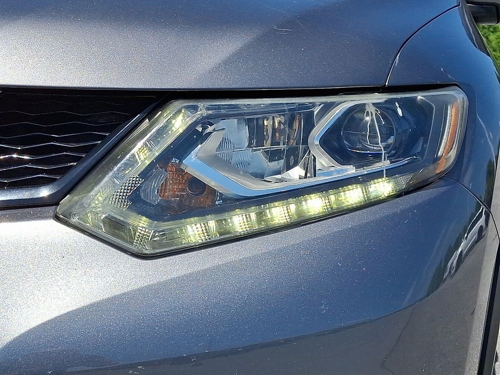 Used 2015 Gray Nissan SL image 10