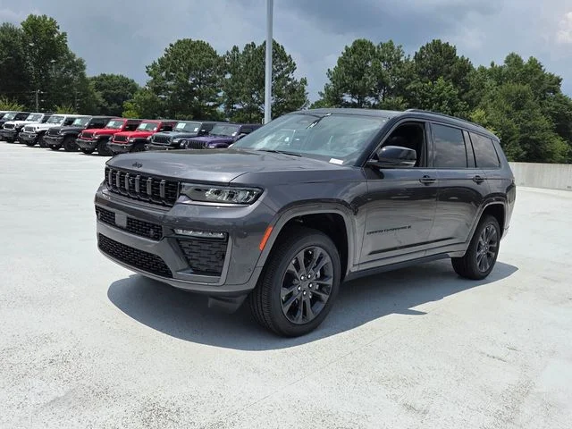 New 2026 Baltic Gray Metallic Clear-Coat Exterior Paint Jeep Limited Reserve image 3
