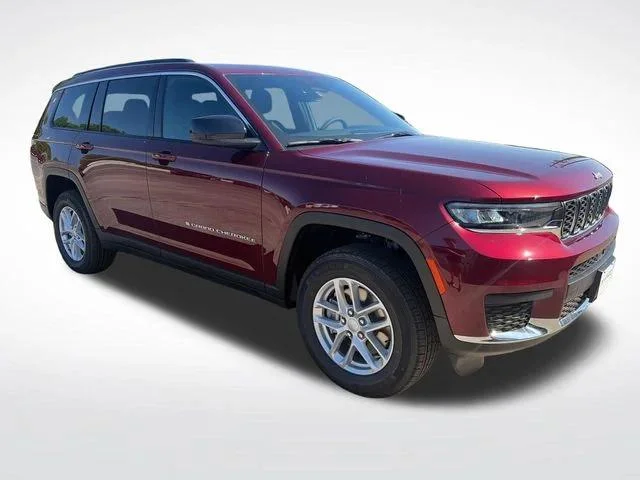 New 2026 Velvet Red Pearl-Coat Exterior Paint Jeep Laredo X image 7