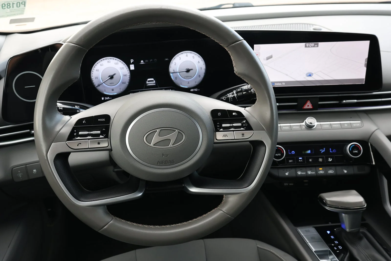 Used 2025 Silver Hyundai SEL Convenience image 18