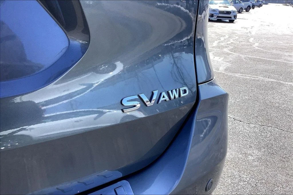 Used 2020 Gray Nissan SV image 7
