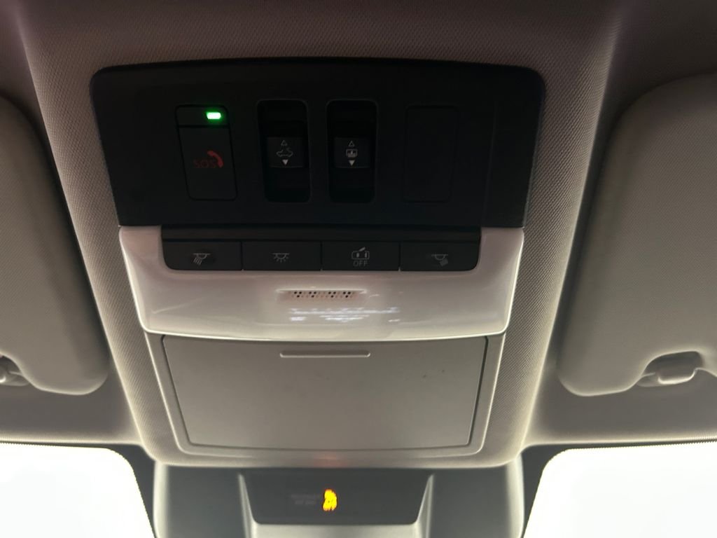 Used 2022 Gray Nissan Platinum image 29