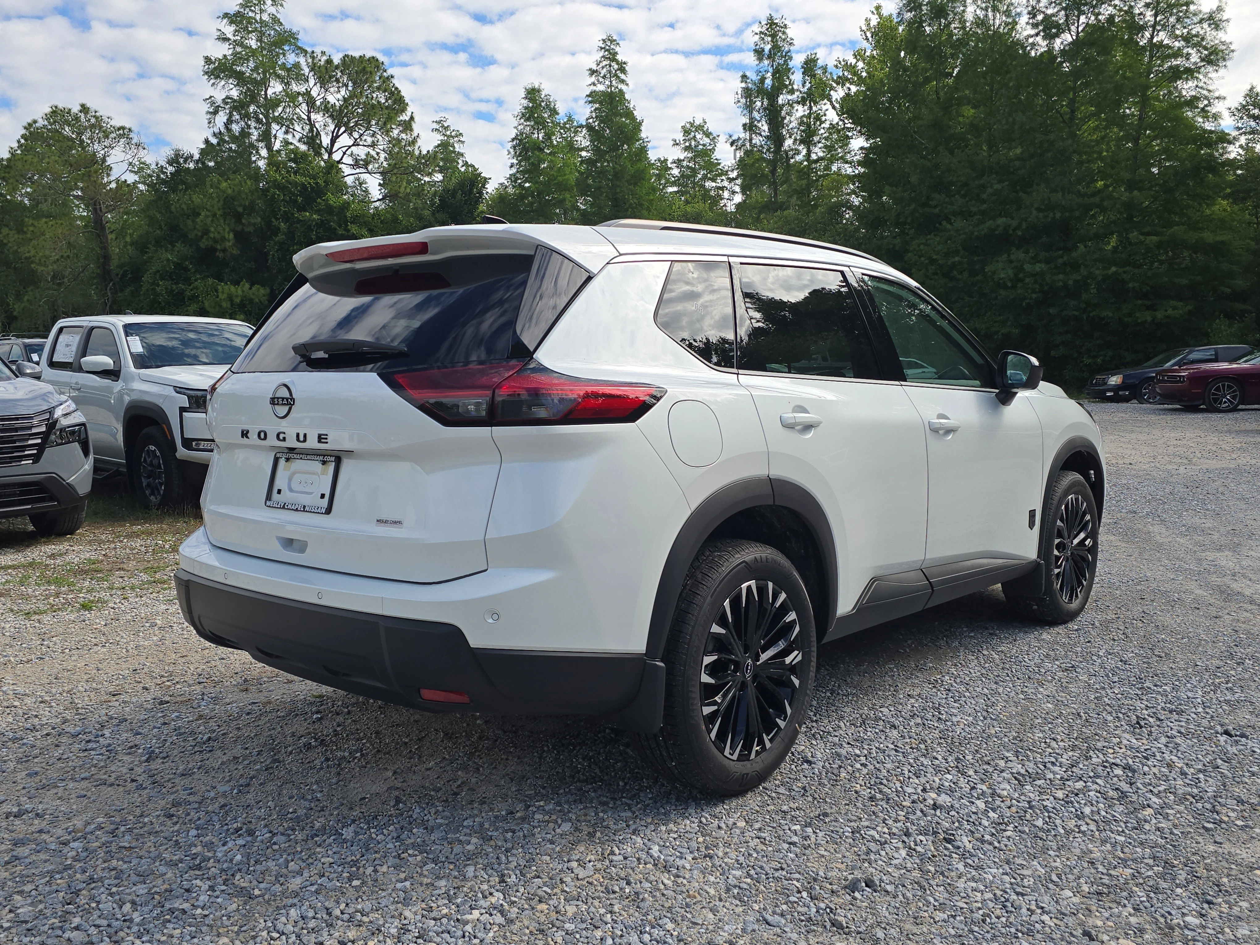 New 2026 Everest White Pearl TriCoat Nissan Dark Armor™ image 8