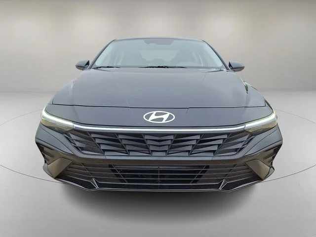 New 2026 Black Hyundai SE image 2
