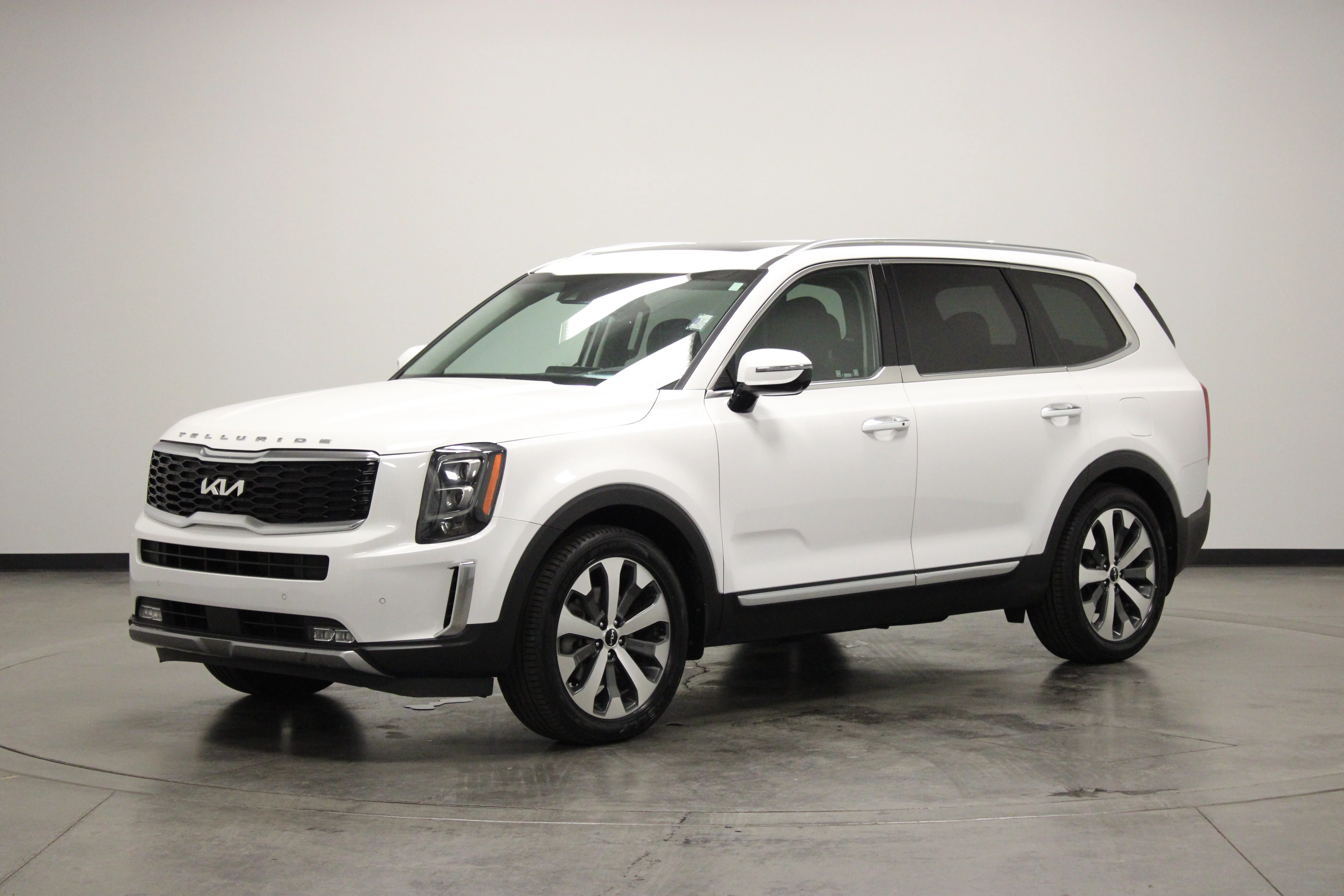 Used 2022 Glacial White Pearl Kia SX image 4